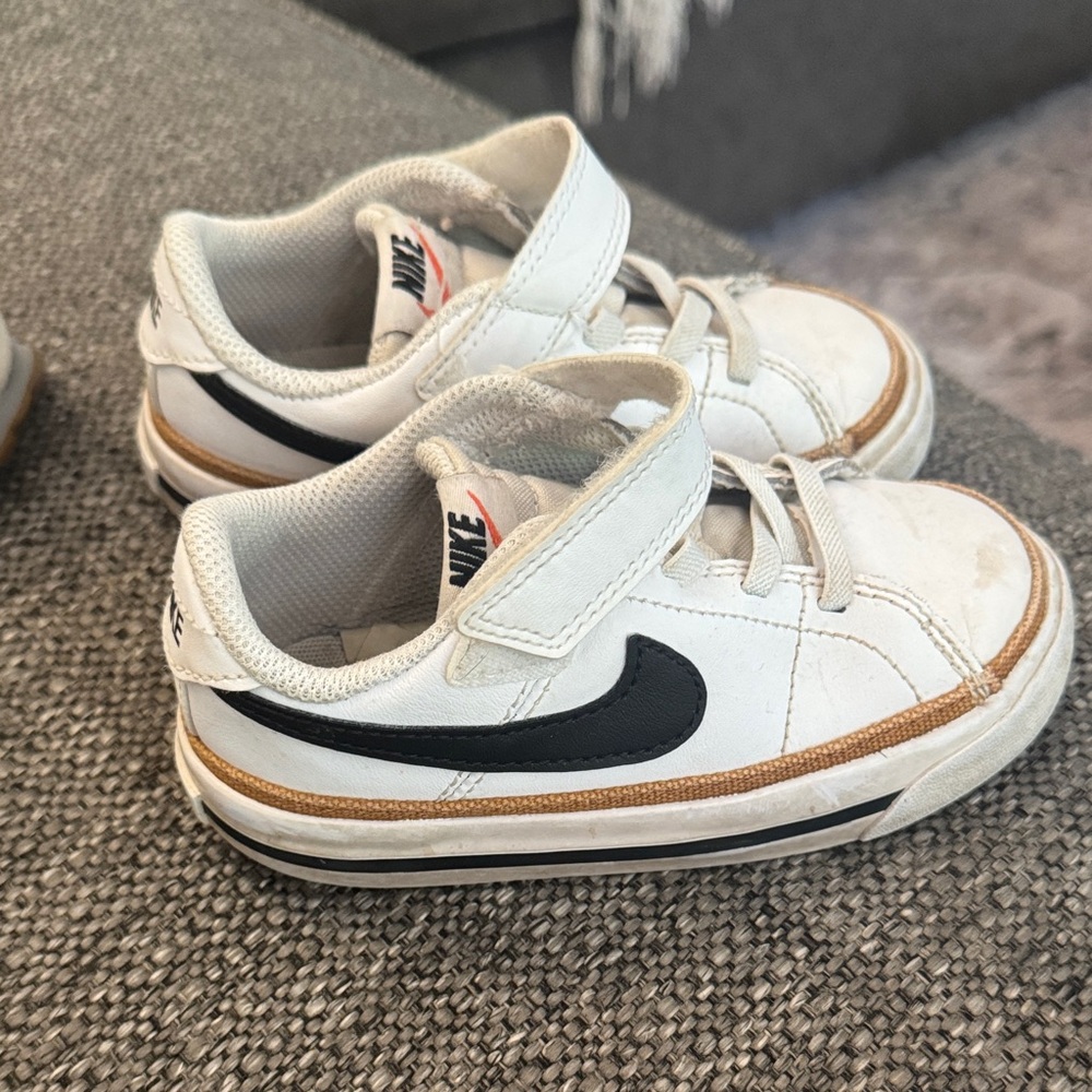 Nike borough toddler sneakers